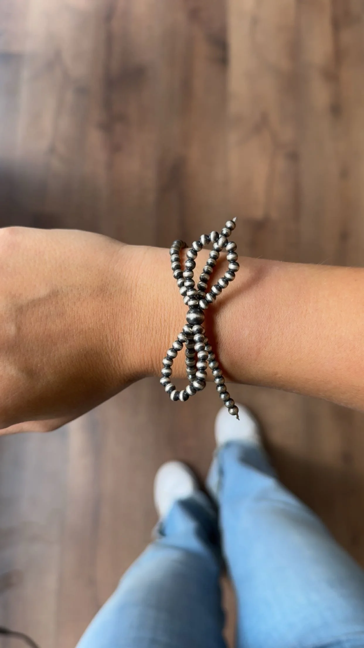 4mm Bow Navajo Pearl Stretch Bracelet - Image 2