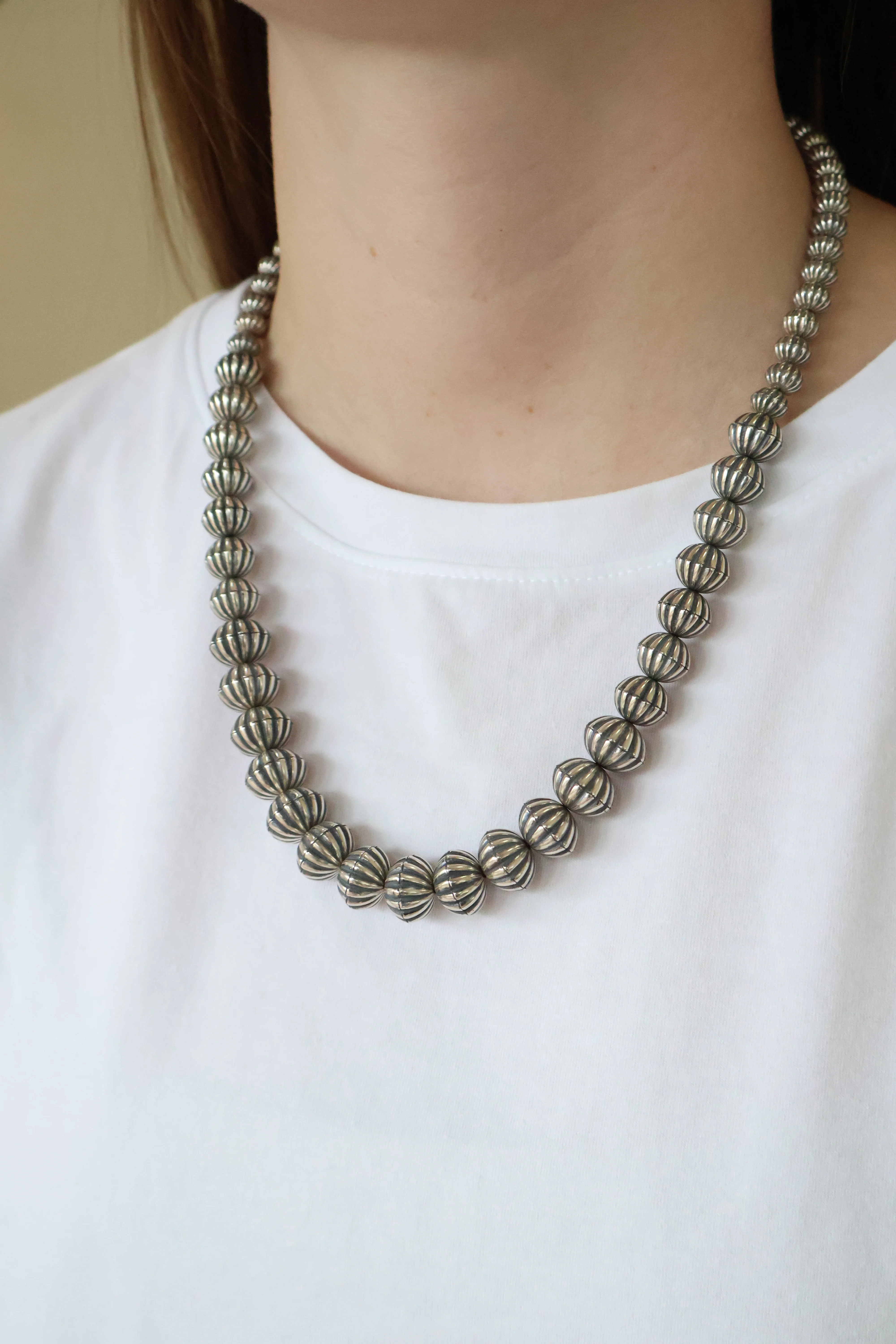 Textured Navajo Pearl Necklace 22" - Image 2