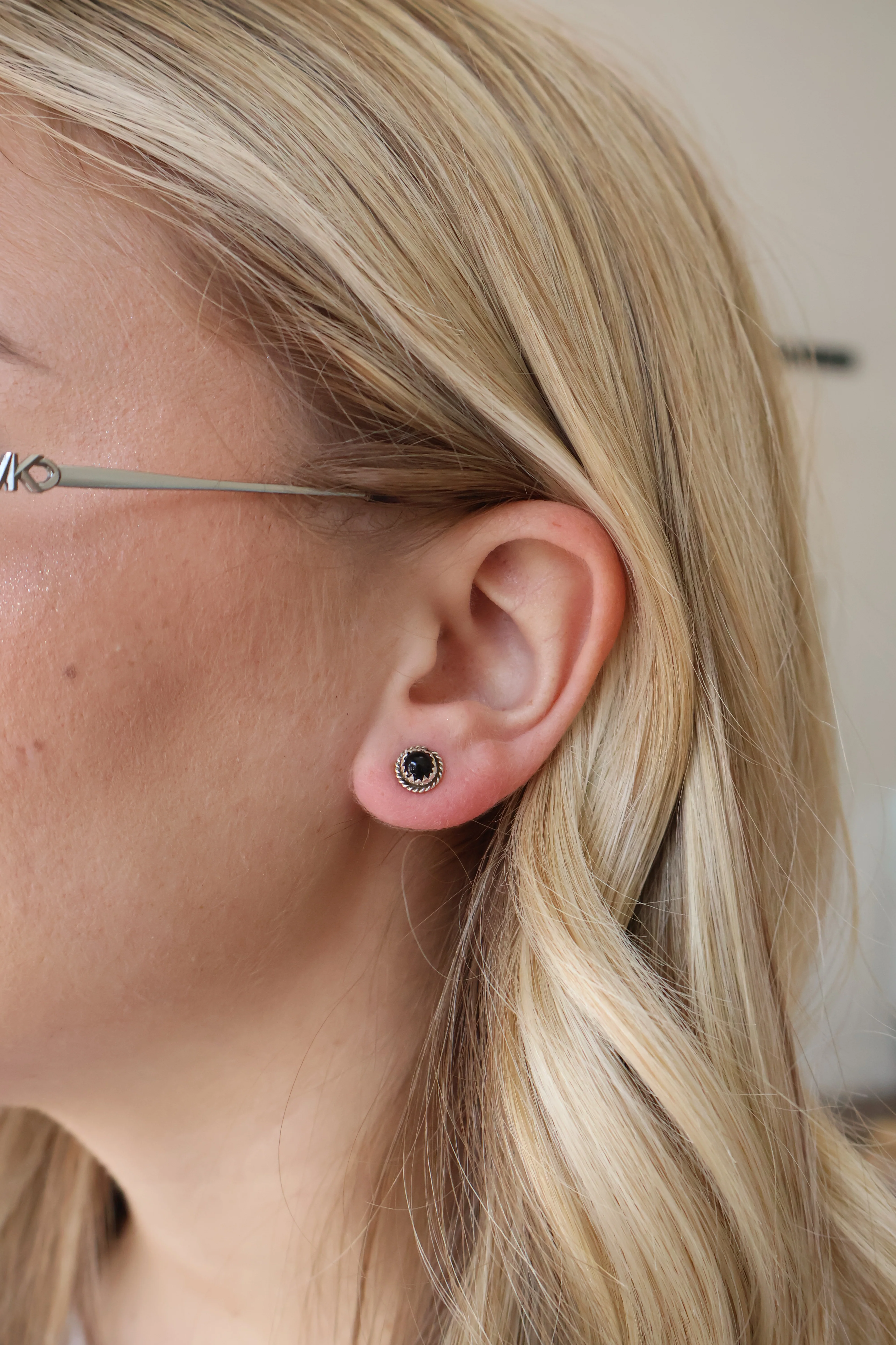 X Tiny Double Twist Round Studs - Onyx - Image 2