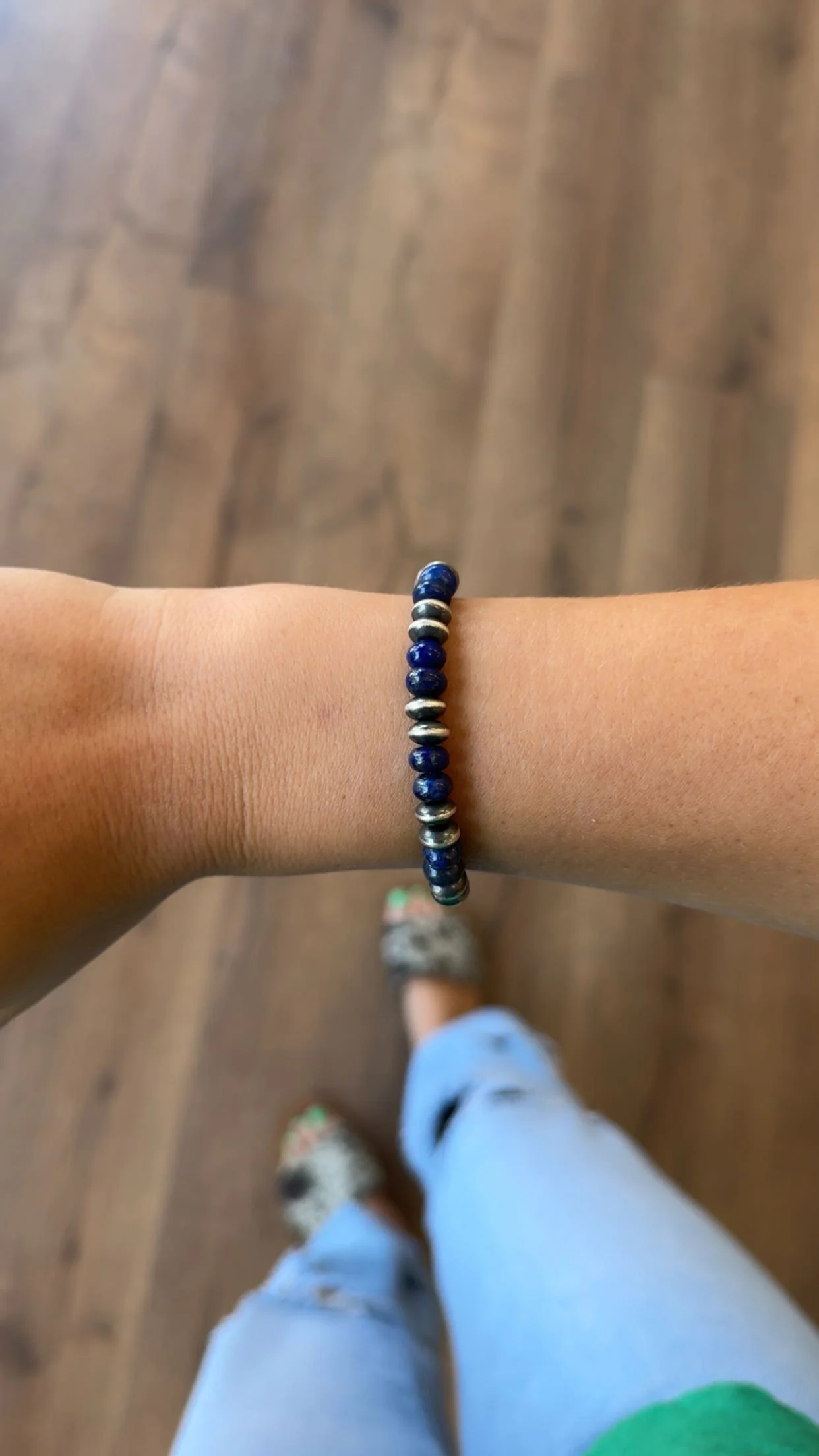 Saucer Stretch Bracelet With Lapis - 7mm - Image 2